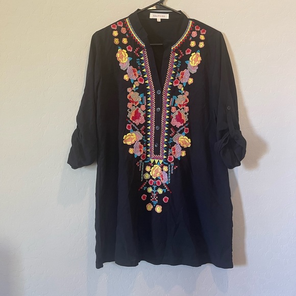 Solitaire Black Button Down Embroidered Tunic blouse size small - Picture 1 of 7